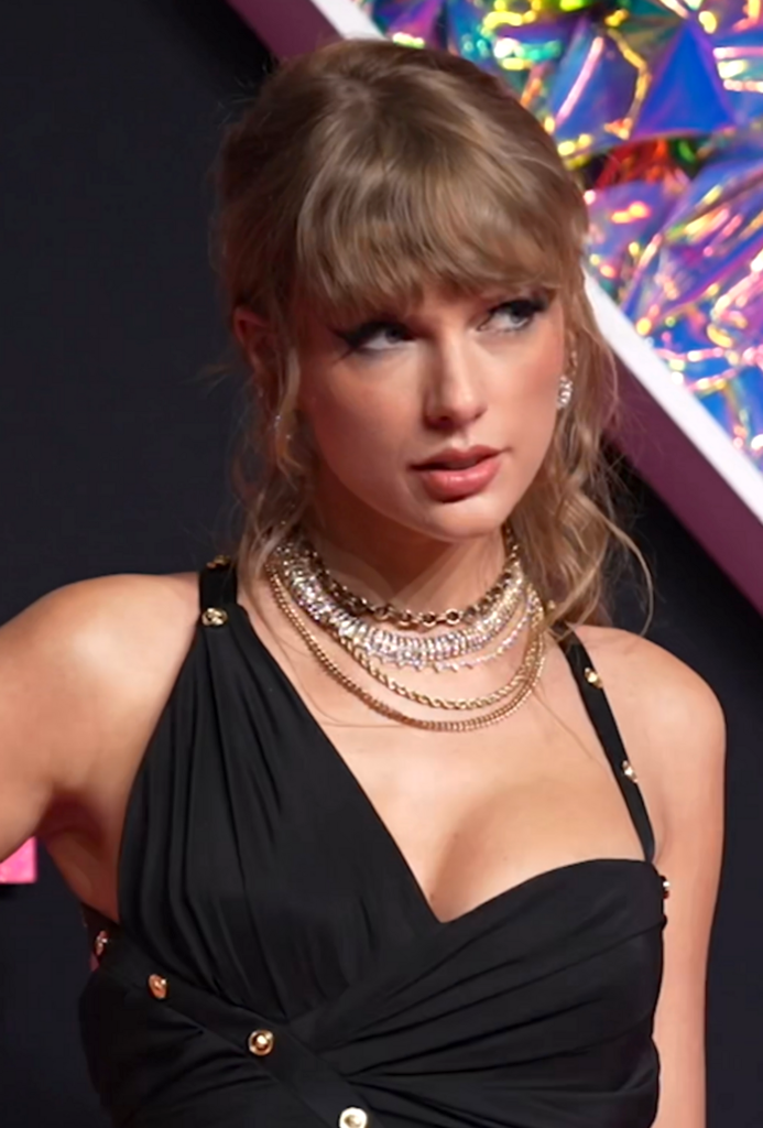 taylor_swift_at_the_2023_mtv_video_music_awards_3