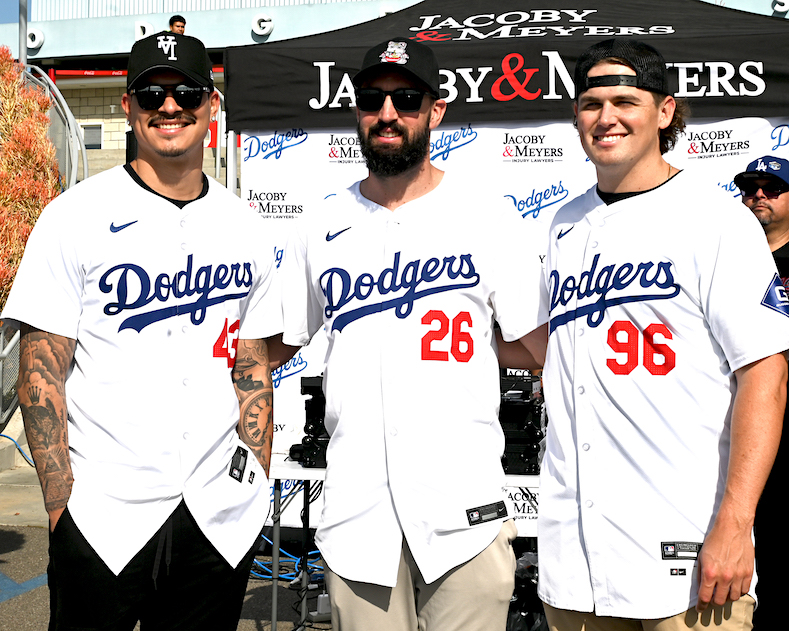 Thanksgiving 2024: Dodgers Give Back to the Community