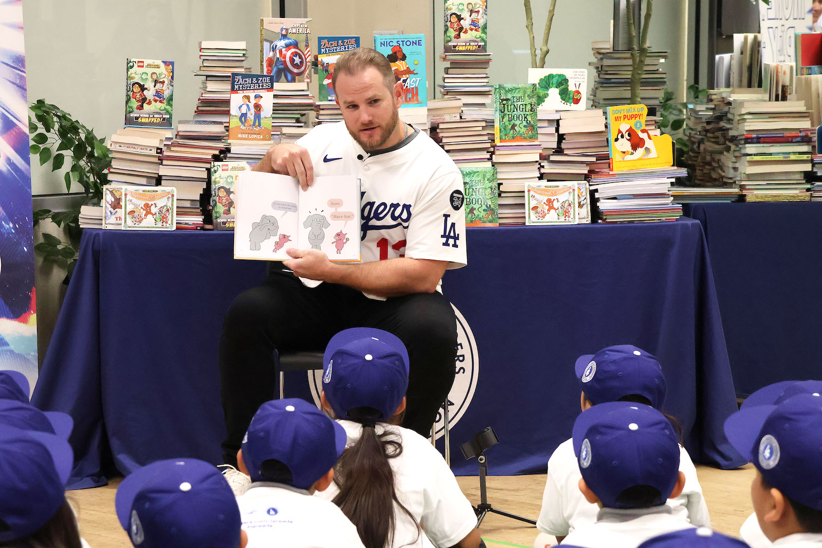 Max Muncy Inspires Students with Storytime at Gabriella Charter School