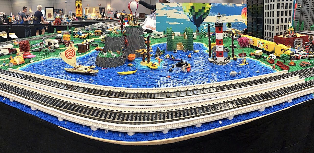 BrickCentric Kicks Off in Burbank with Builds, Fans, and First Looks